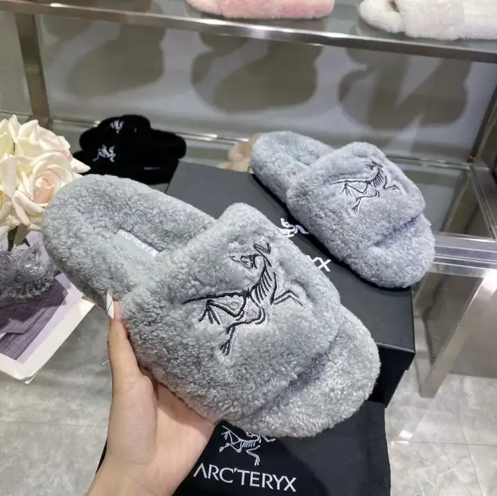 hype Other Slippers