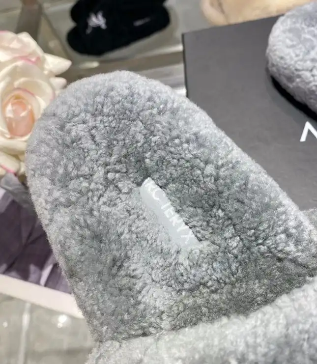 hype Other Slippers