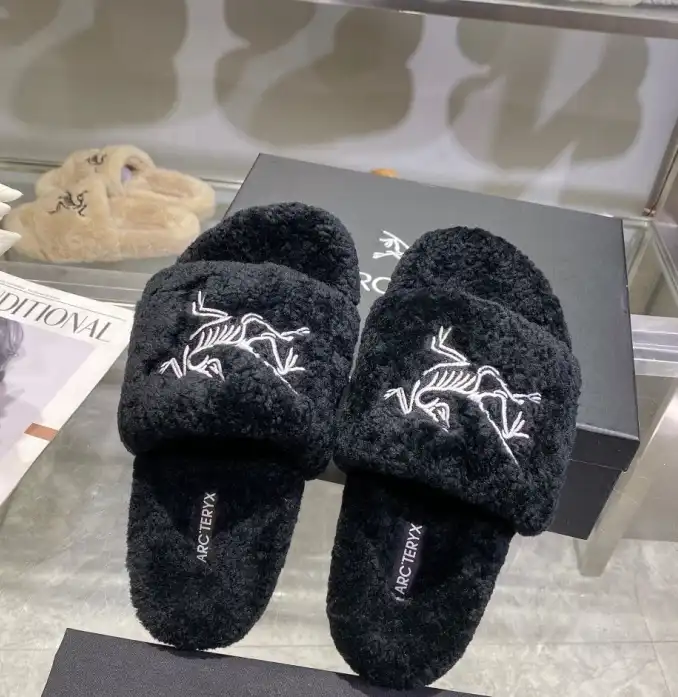 hype Other Slippers