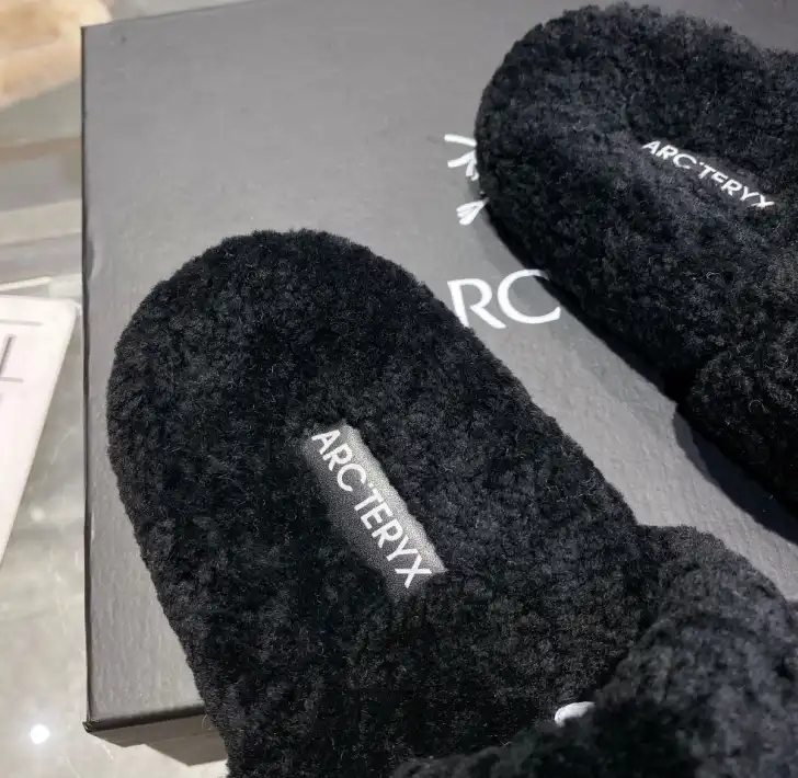 hype Other Slippers