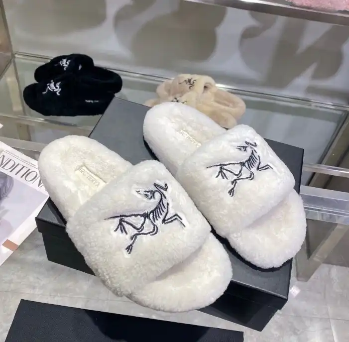 hype Other Slippers