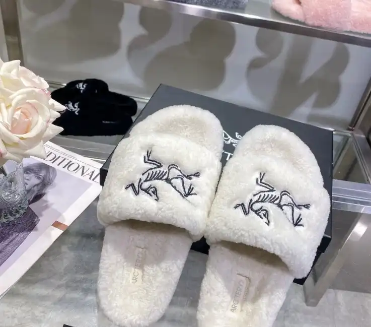 hype Other Slippers