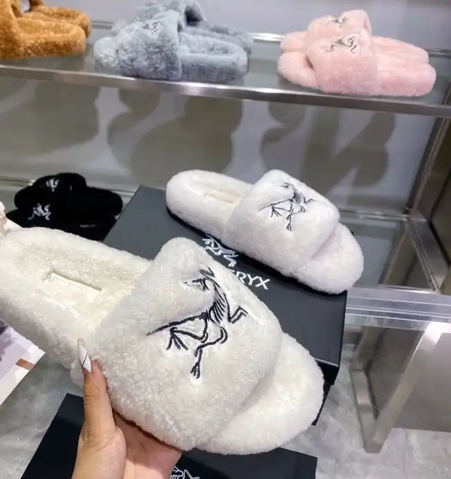 hype Other Slippers