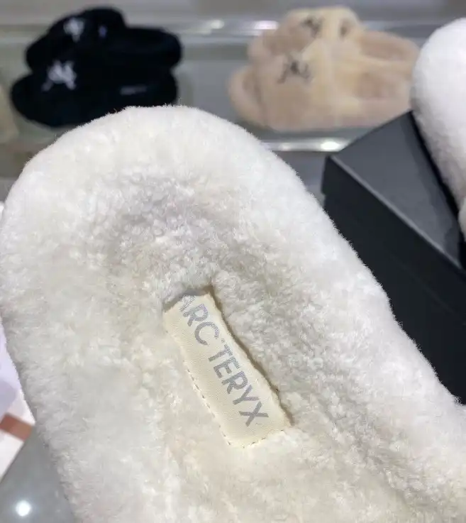 hype Other Slippers