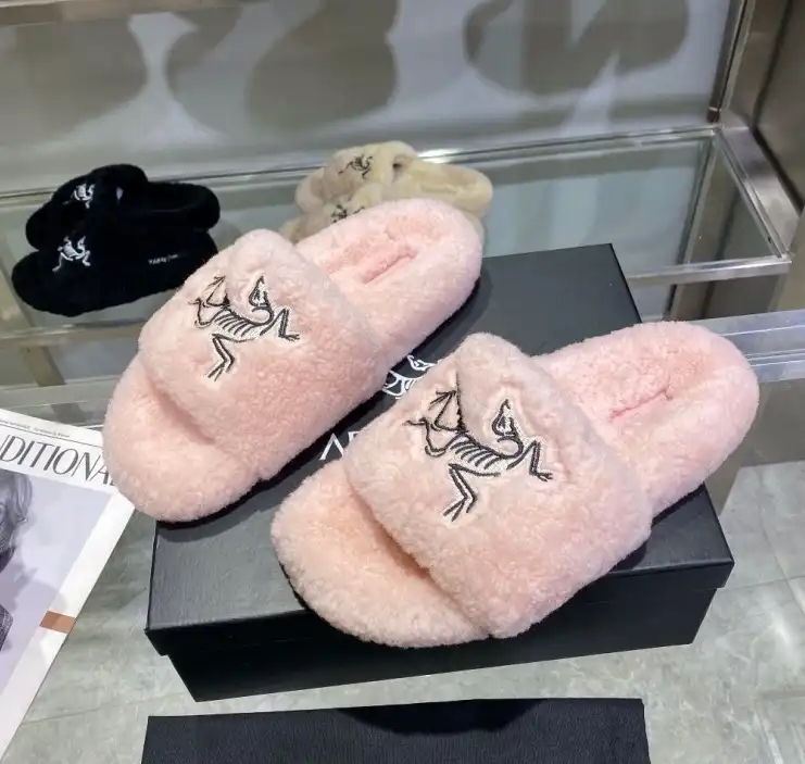 hype Other Slippers