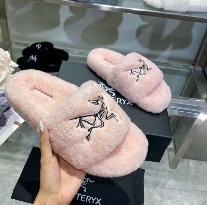 hype Other Slippers