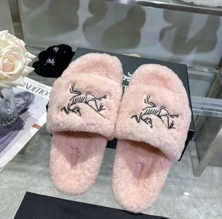 hype Other Slippers