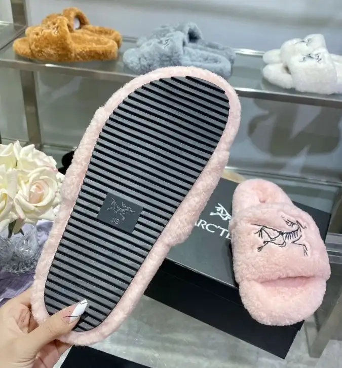 hype Other Slippers