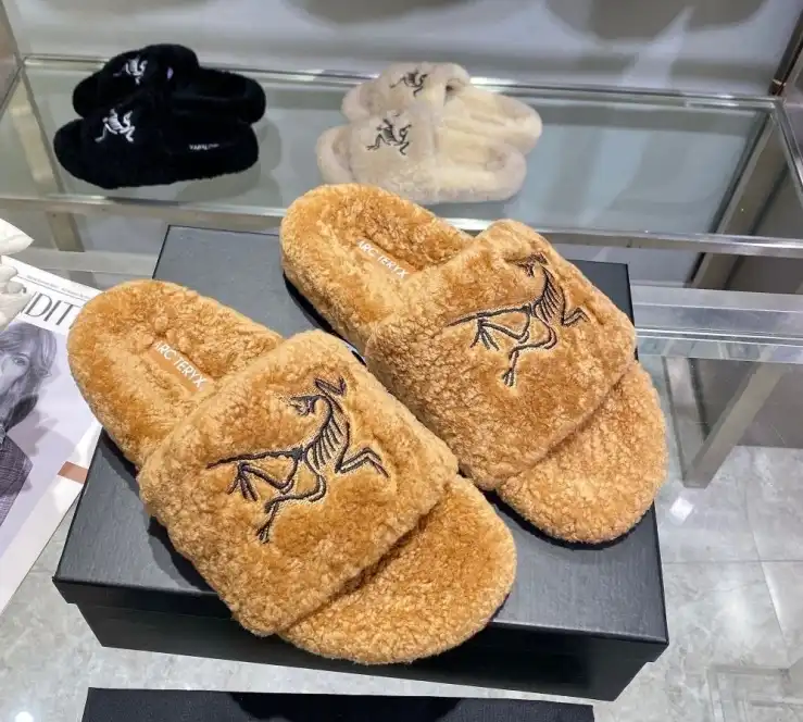 hype Other Slippers