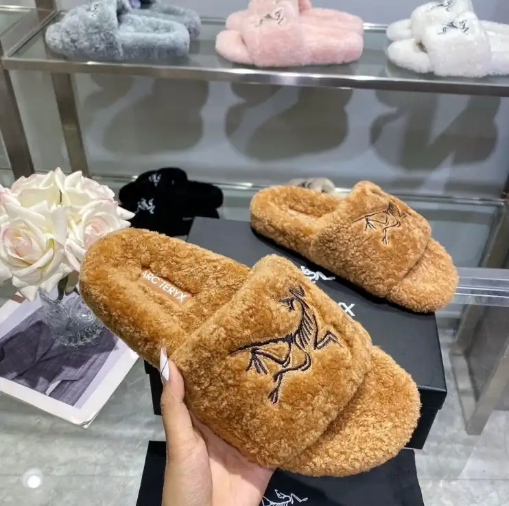 hype Other Slippers