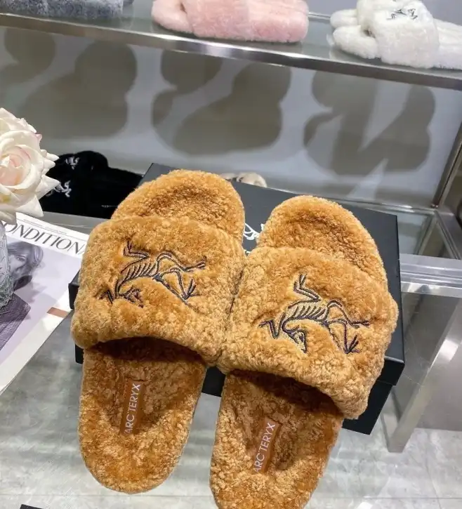 hype Other Slippers