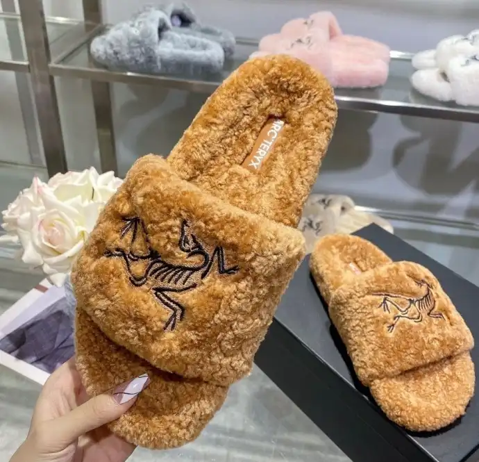 hype Other Slippers