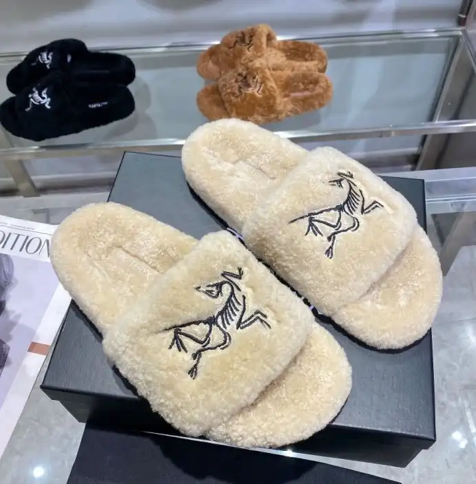 hype Other Slippers