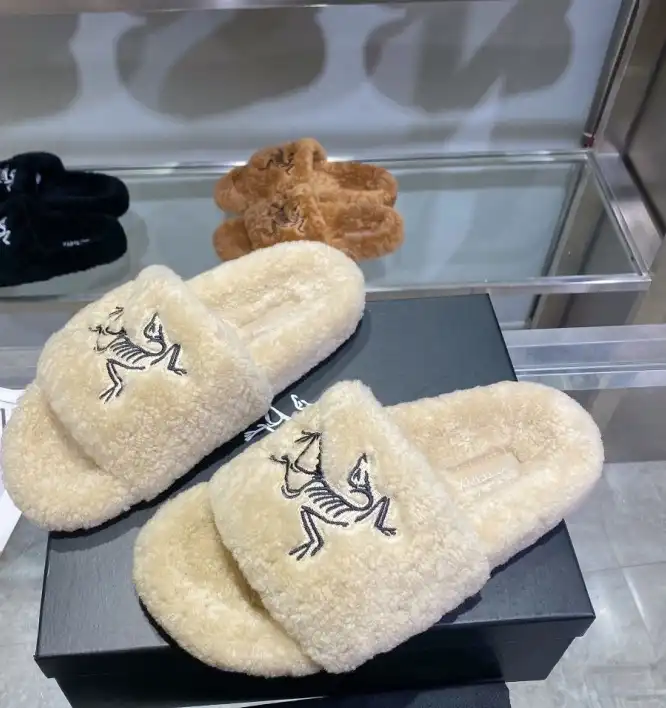 hype Other Slippers