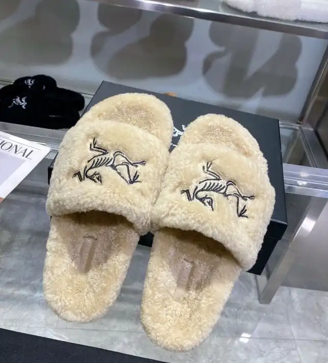 hype Other Slippers