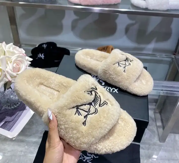 hype Other Slippers