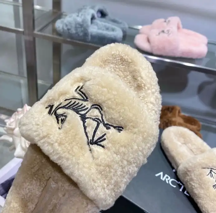 hype Other Slippers