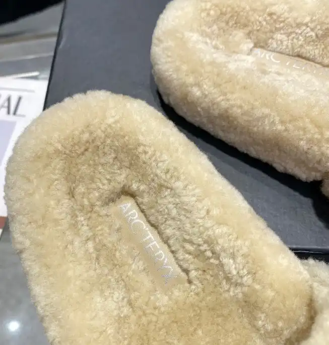 hype Other Slippers