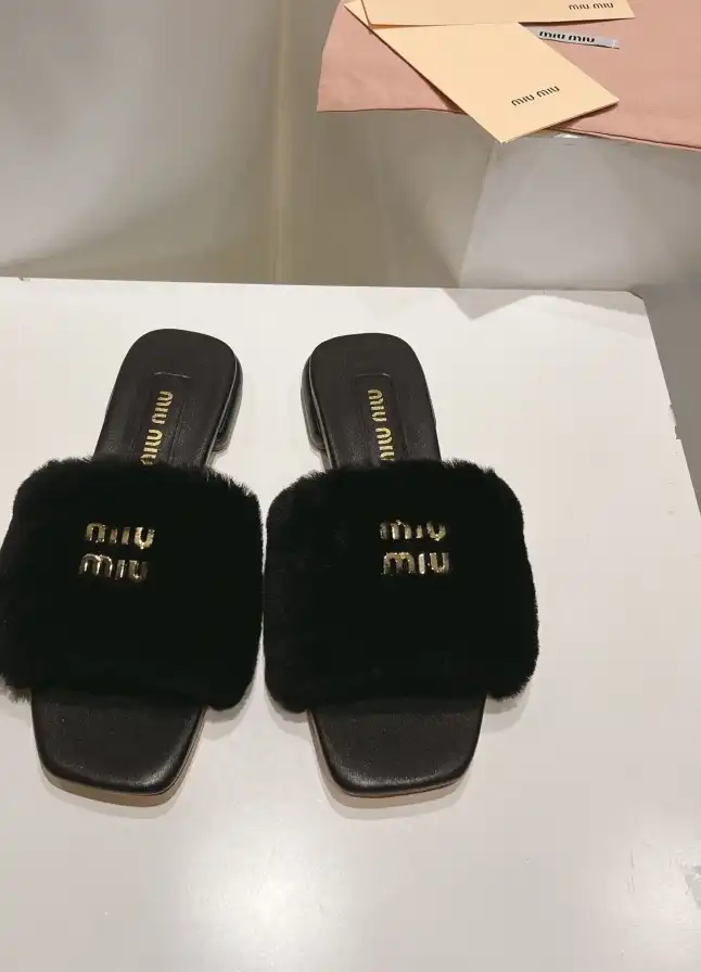 hype Miu Miu Slippers