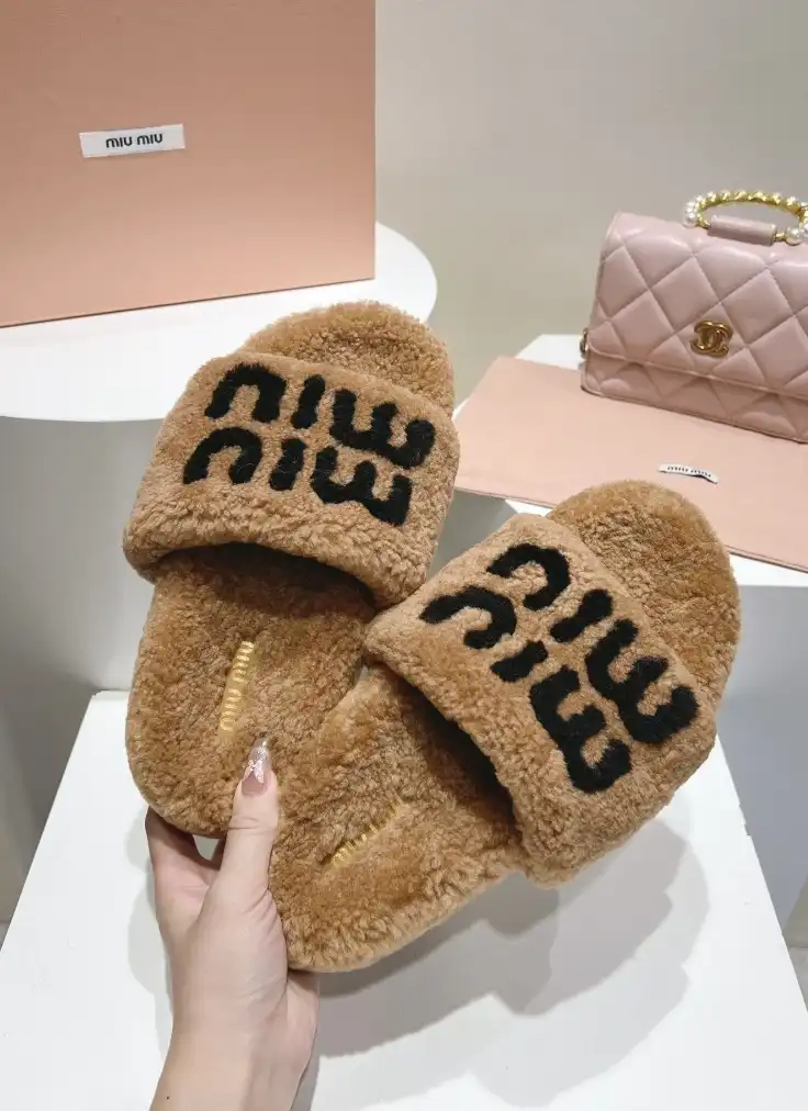 hype Miu Miu Slippers