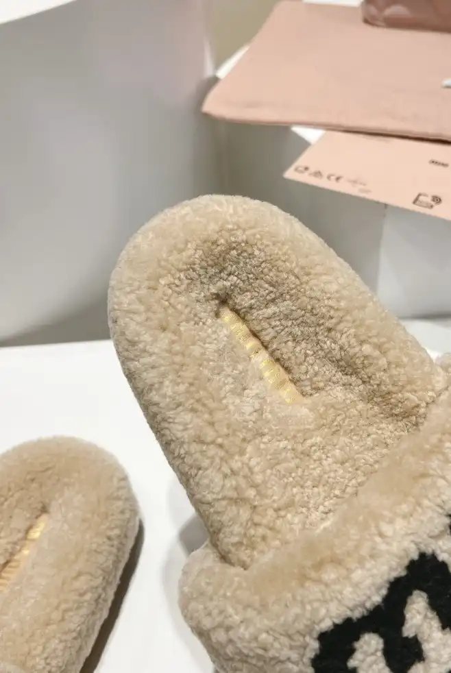 hype Miu Miu Slippers