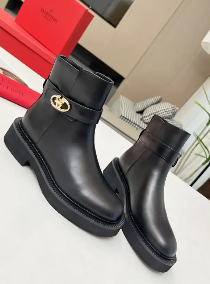 hype Valentino Boots