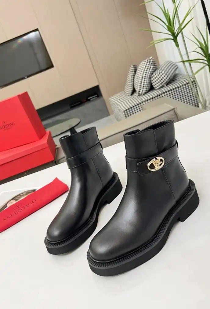 hype Valentino Boots