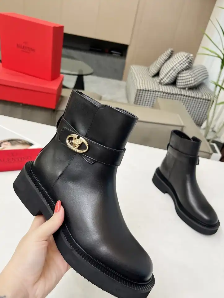 hype Valentino Boots