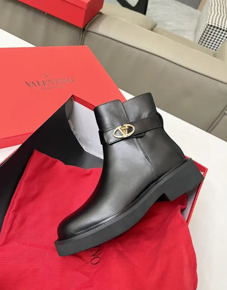 hype Valentino Boots