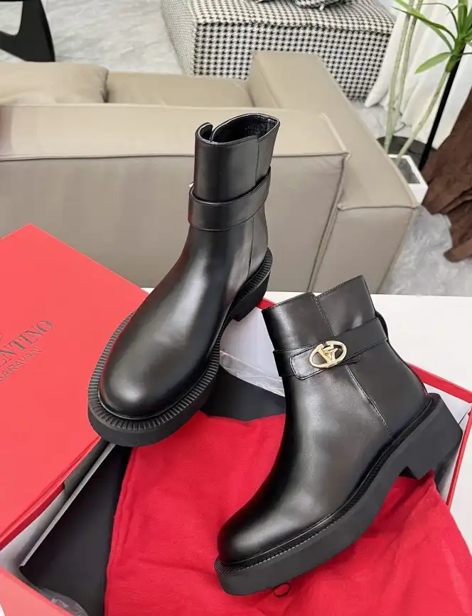 hype Valentino Boots