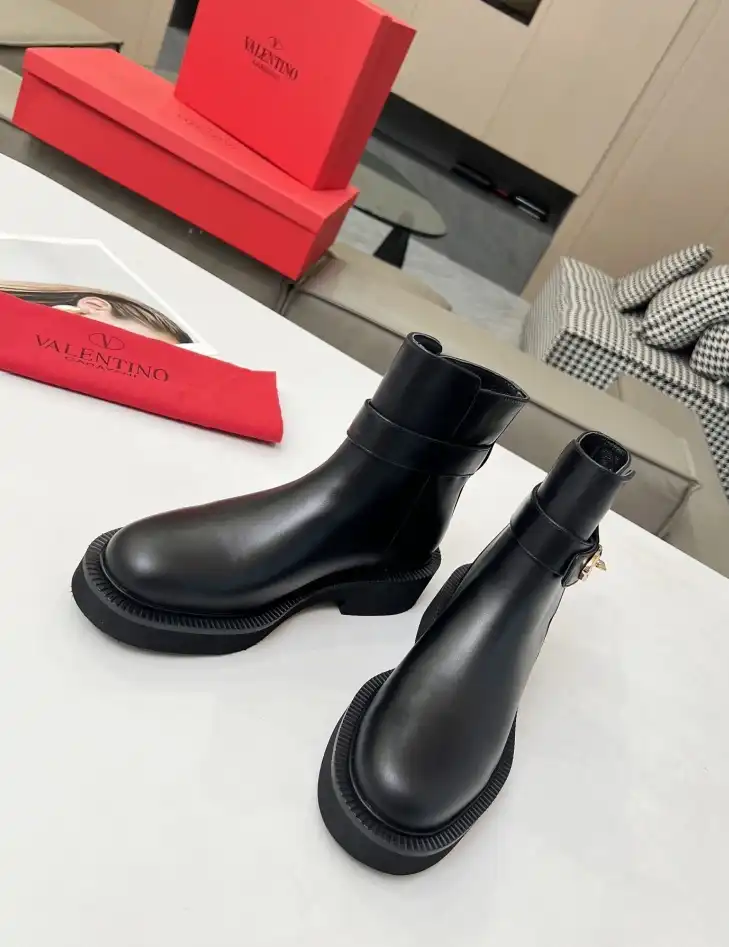 hype Valentino Boots