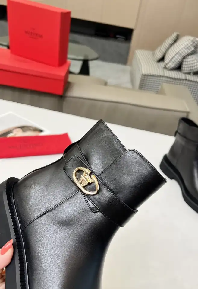 hype Valentino Boots