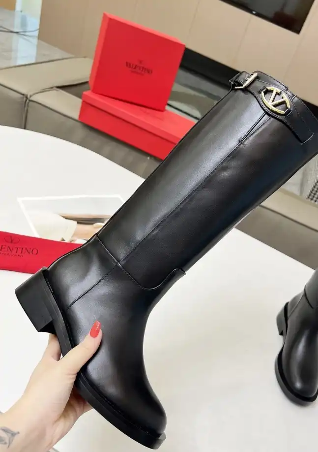 hype Valentino Boots