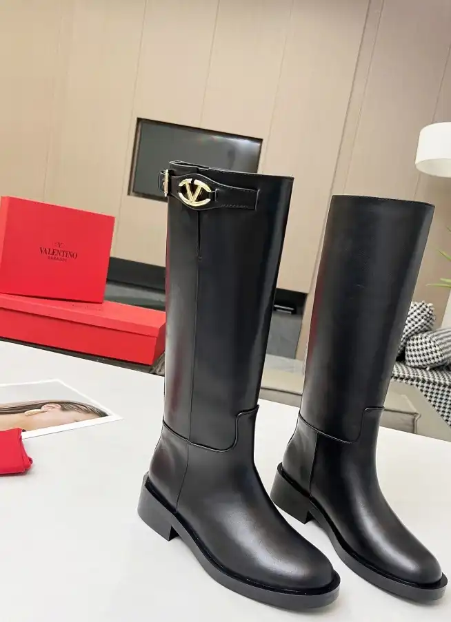 hype Valentino Boots