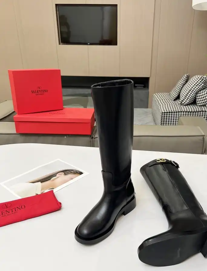 hype Valentino Boots