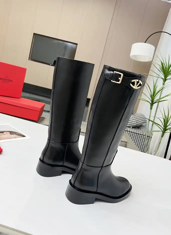 hype Valentino Boots