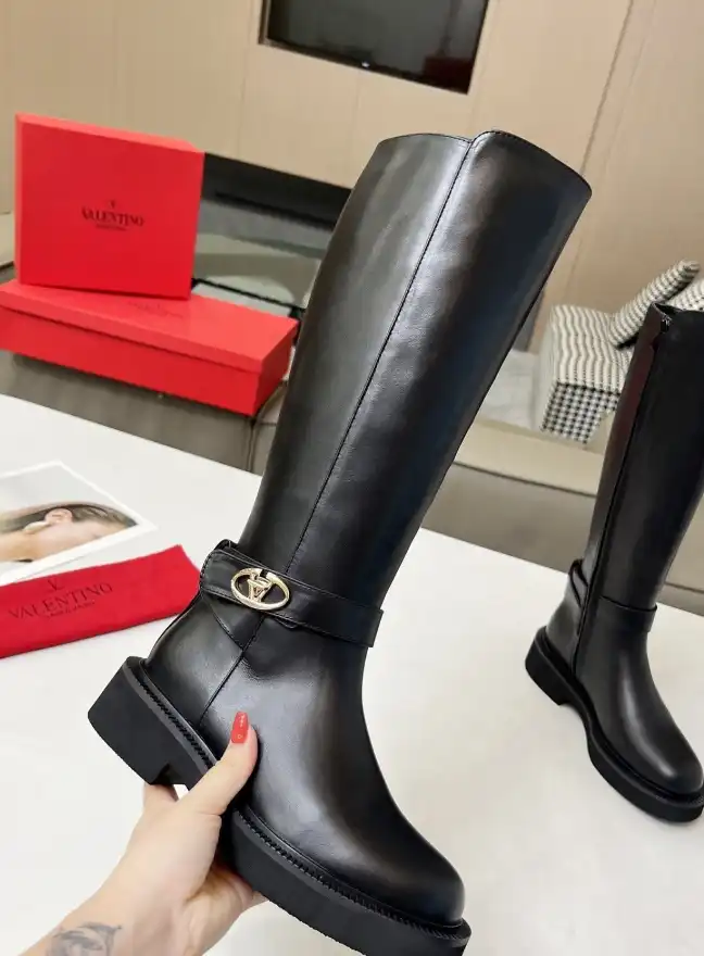 hype Valentino Boots