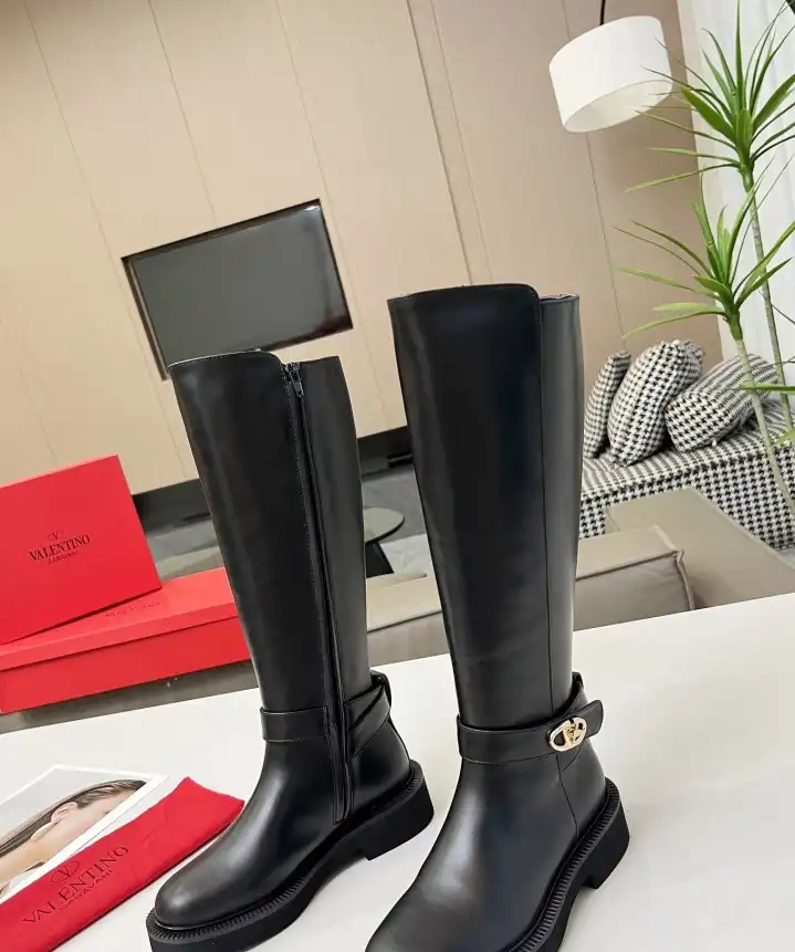 hype Valentino Boots