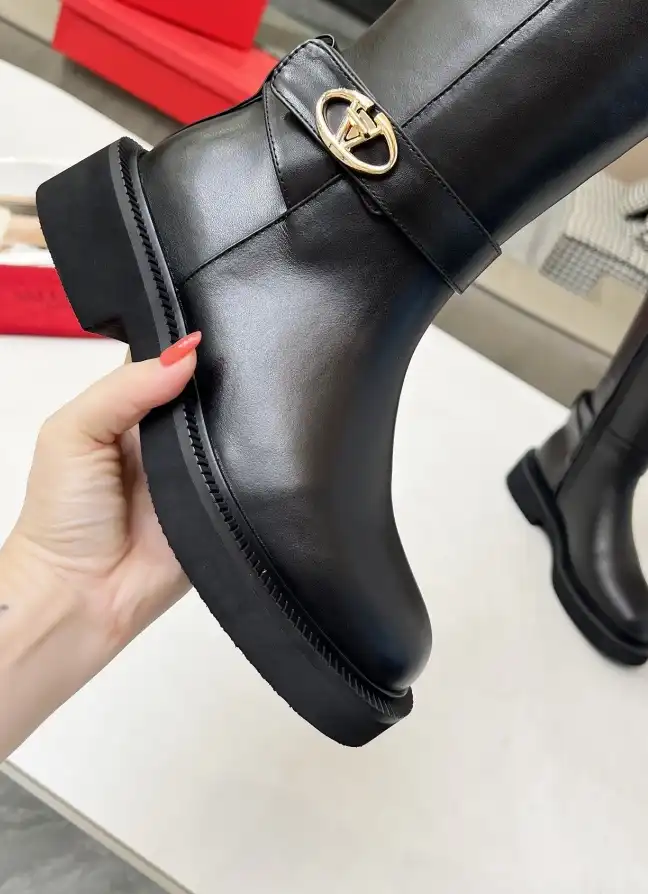 hype Valentino Boots