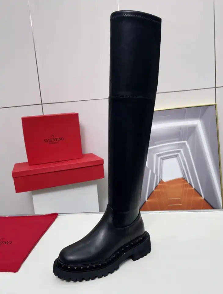 hype Valentino Boots