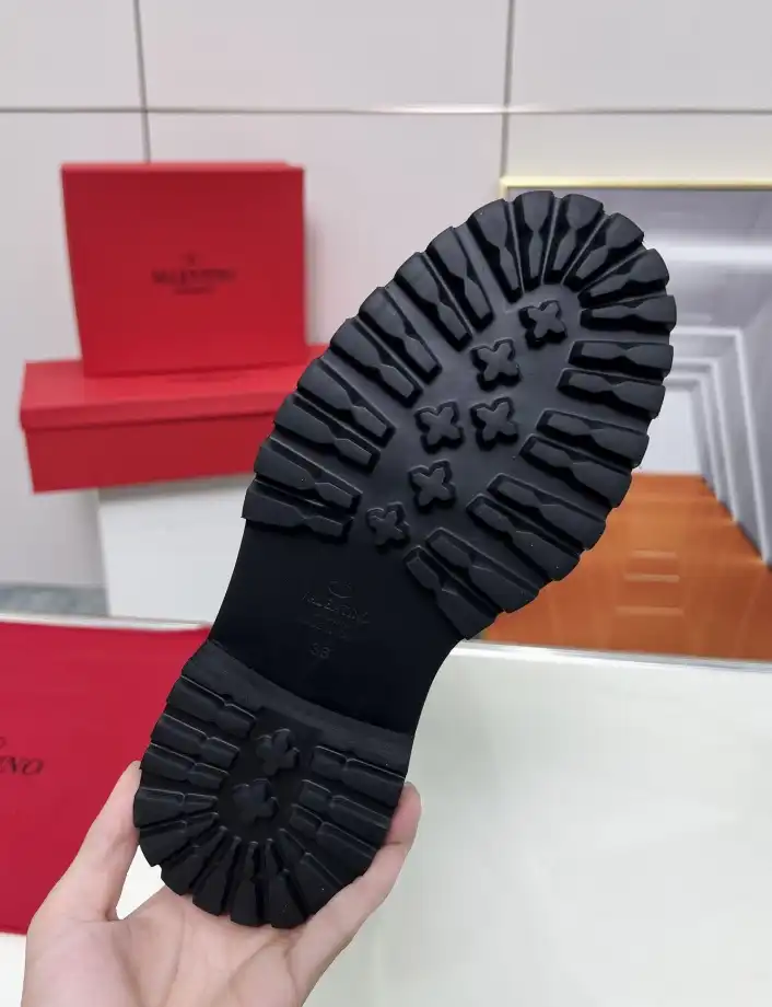 hype Valentino Boots