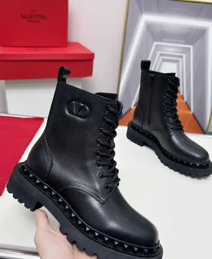 hype Valentino Boots