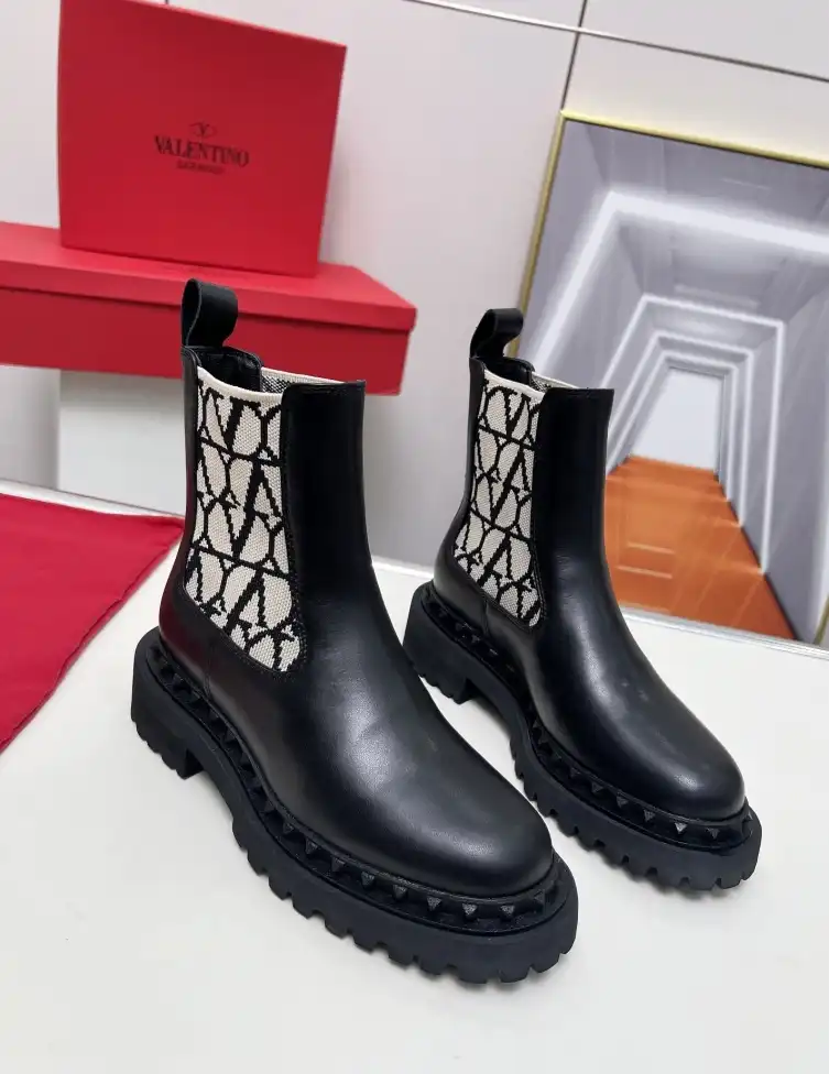 hype Valentino Boots