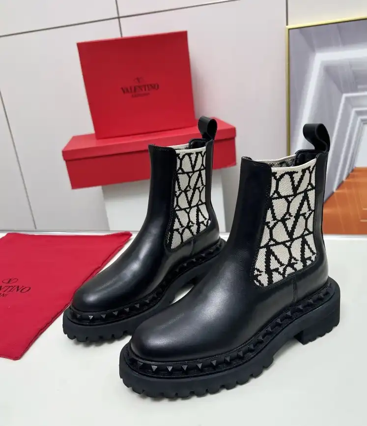 hype Valentino Boots