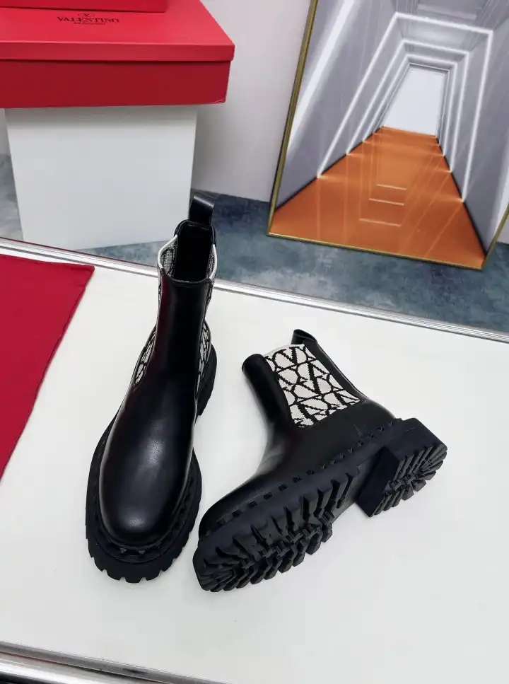 hype Valentino Boots