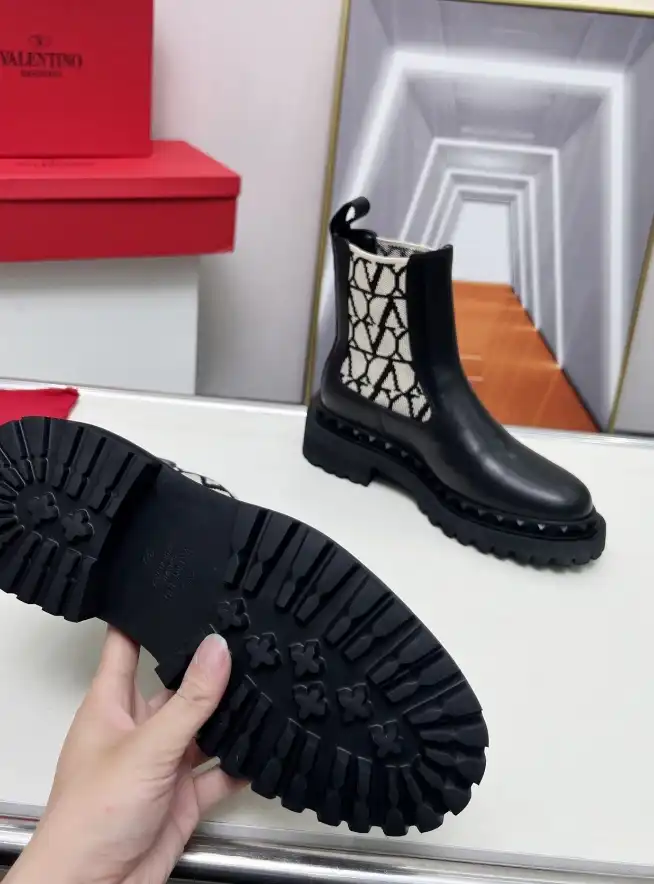 hype Valentino Boots