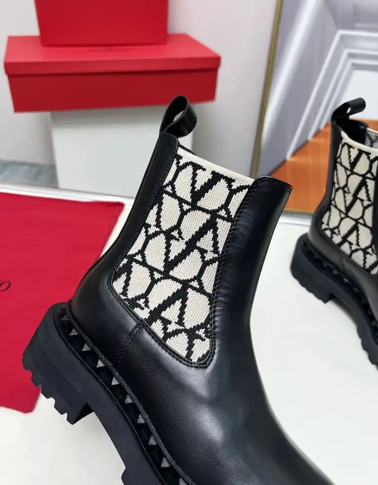 hype Valentino Boots