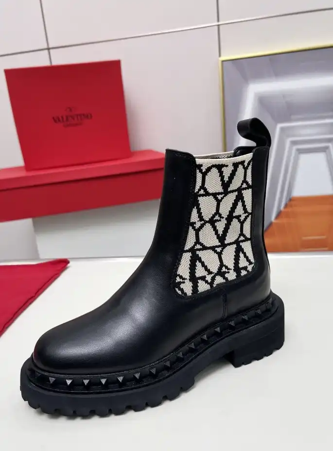 hype Valentino Boots