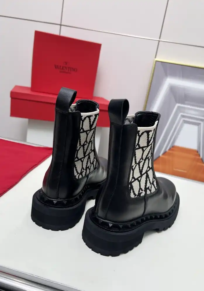 hype Valentino Boots