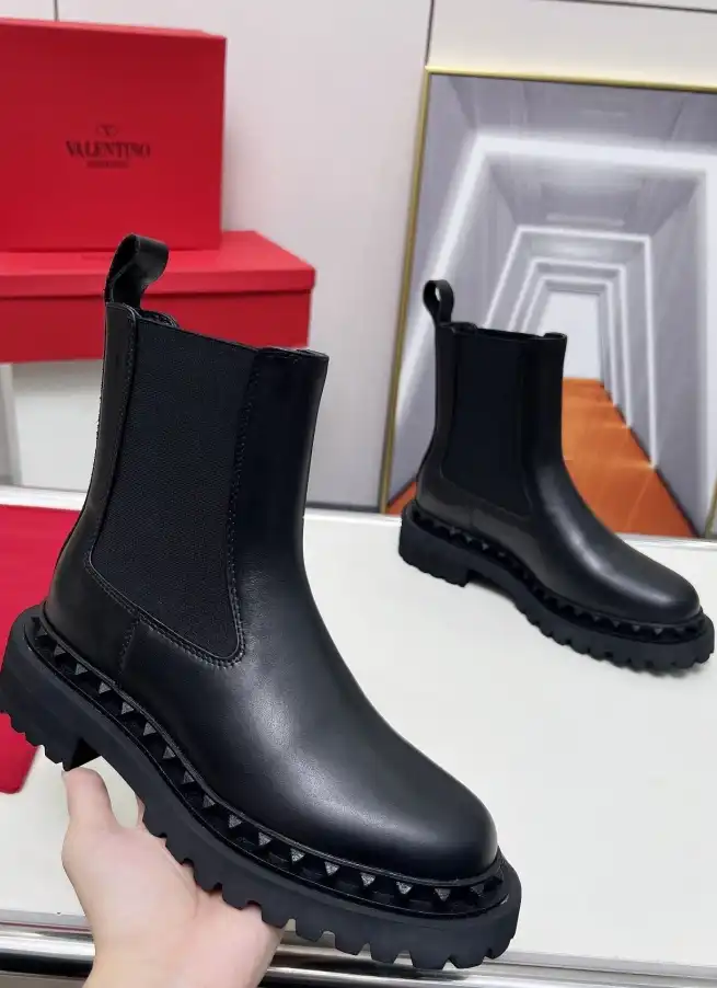 hype Valentino Boots